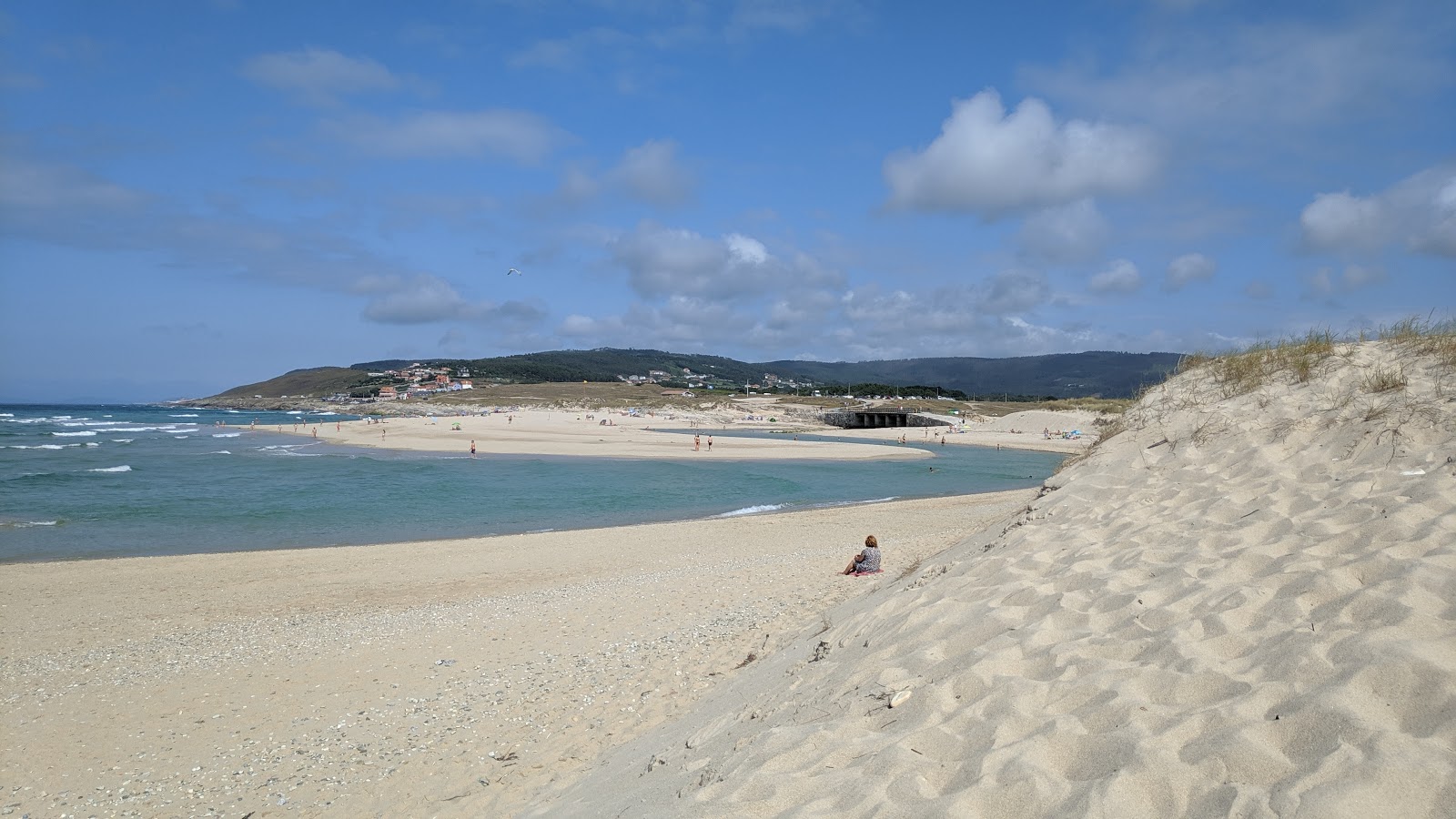 Foto van Praia de Baldaio met recht en lang