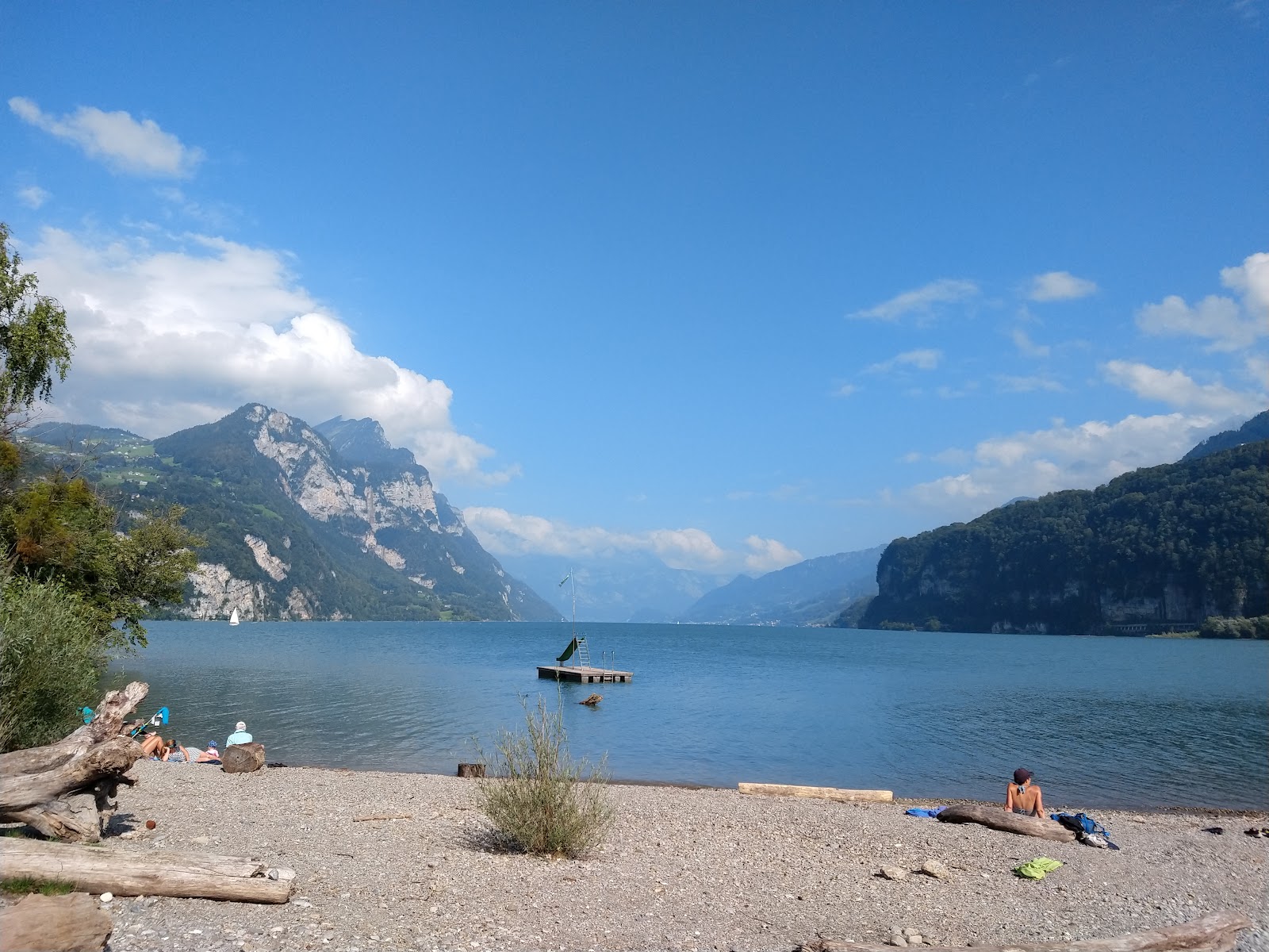 Foto van Strandbad Flihorn met stenen oppervlakte