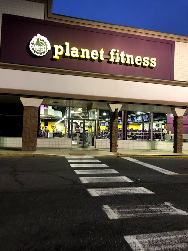 Shopping Mall «Penn Station Shopping Center», reviews and photos, 5600 Silver Hill Rd, District Heights, MD 20747, USA