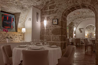 Atmosphère du Restaurant gastronomique Restaurant LES CAVES HENRI IV à Aix-en-Provence - n°7