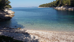 Sviracina beach'in fotoğrafı küçük koy ile birlikte