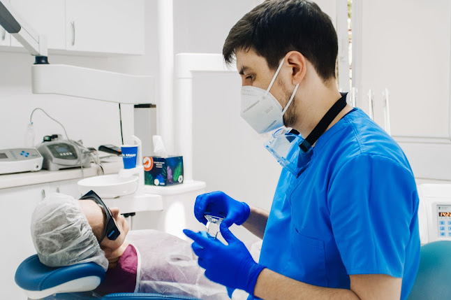 Comentarii opinii despre Dentist Crangasi Bucuresti Remis Constantin - Implant Dentar - Fast And Fixed Proteza Fixa