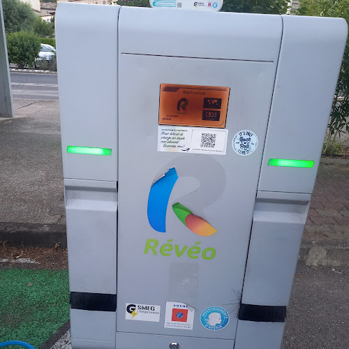 Borne de recharge de véhicules électriques RÉVÉO Charging Station Le Vigan