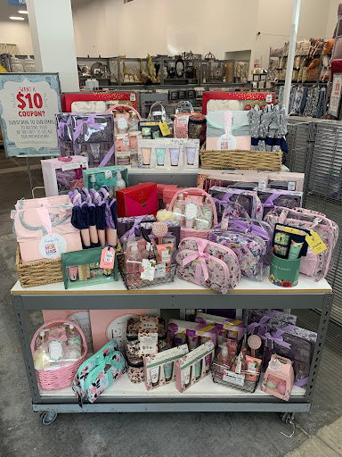 Home Goods Store «Tuesday Morning», reviews and photos, 655 S Mt Juliet Rd, Mt Juliet, TN 37122, USA