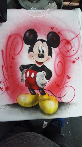 Airbrushing Service «Midwest Ink Airbrushing & Custom T-shirt Screen Print Shop», reviews and photos, 4733 S Ashland Ave, Chicago, IL 60609, USA