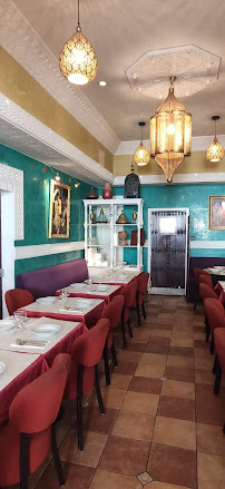 Atmosphère du Restaurant marocain Chez Tiouiche. à Versailles - n°6