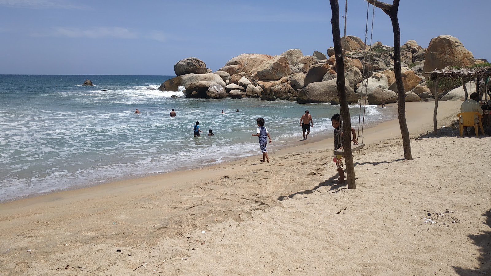 Fotografie cu Playa Las Gaviotas cu nivelul de curățenie înalt