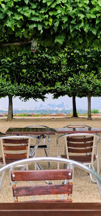 Atmosphère du Restaurant La Petite Terrasse du Parc à Saint-Germain-en-Laye - n°2