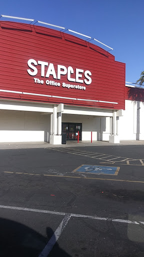 Office Supply Store «Staples», reviews and photos, 4350 W Camelback Rd, Glendale, AZ 85301, USA