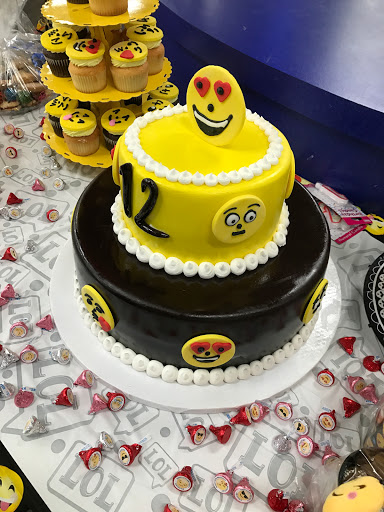 Bowling Alley «Lane 8 Bowling Center», reviews and photos, 124 Wainwright Dr, Brooklyn, NY 11252, USA