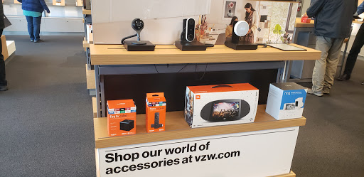 Cell Phone Store «Verizon», reviews and photos, 8612 SE Sunnyside Rd, Clackamas, OR 97015, USA