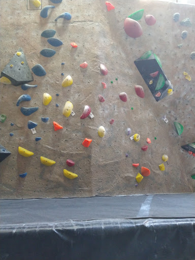 Rock Climbing Gym «Hangar 18 Indoor Climbing Gym - South Bay», reviews and photos, 4926 W Rosecrans Ave, Hawthorne, CA 90250, USA