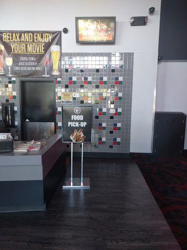 Movie Theater «Regal Cinemas Hilltop 9 Cinema», reviews and photos, 325 Beavercreek Rd, Oregon City, OR 97045, USA