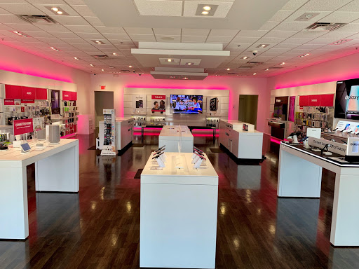 Cell Phone Store «T-Mobile», reviews and photos, 1264 W Boughton Rd, Bolingbrook, IL 60440, USA