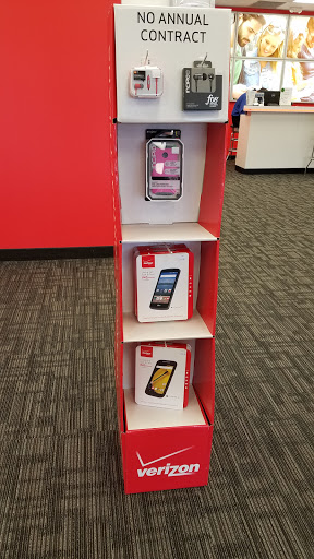 Cell Phone Store «Verizon Wireless Premium Retailer - Cellular & More», reviews and photos, 1192 S Main St #300, Chelsea, MI 48118, USA