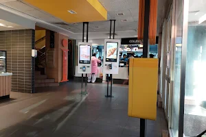 McDonald's (Shahrah-e-Qaideen) image