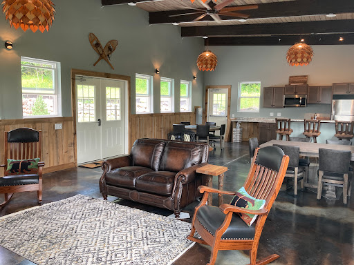 Paint Store «PPG Paints Store - HAMERNICK DECORATING», reviews and photos, 1381 Rice St, St Paul, MN 55117, USA