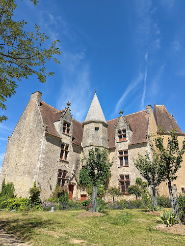 Logis de Moullins à Saint-Rémy-du-Val