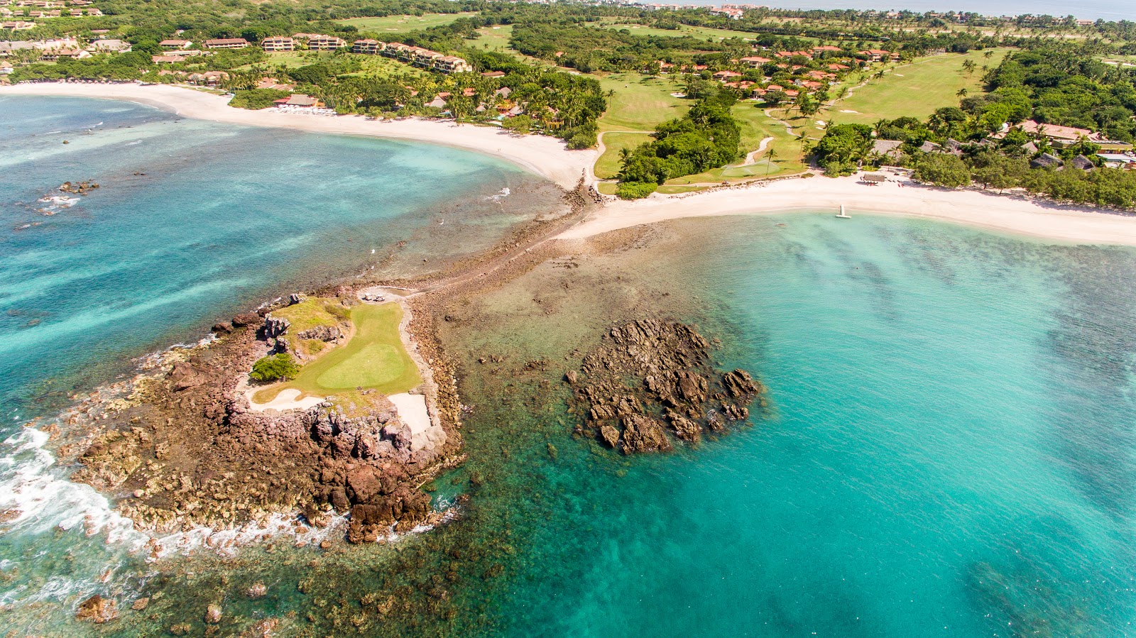 Punta Mita Plajı II'in fotoğrafı dağlarla çevrili