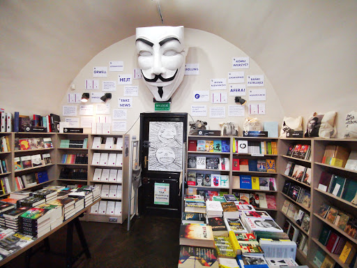 De Revolutionibus. Books & Café