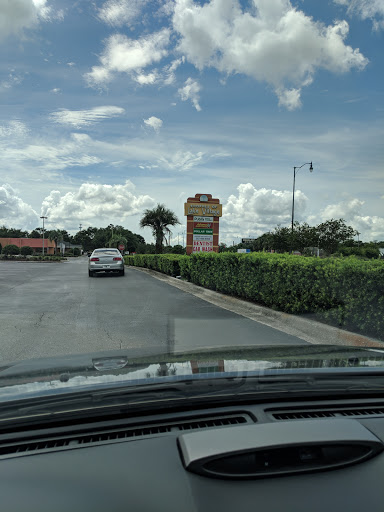 Shopping Mall «Lake Village Shopping MallKitchengaets», reviews and photos, 10601 US-441, Leesburg, FL 34788, USA
