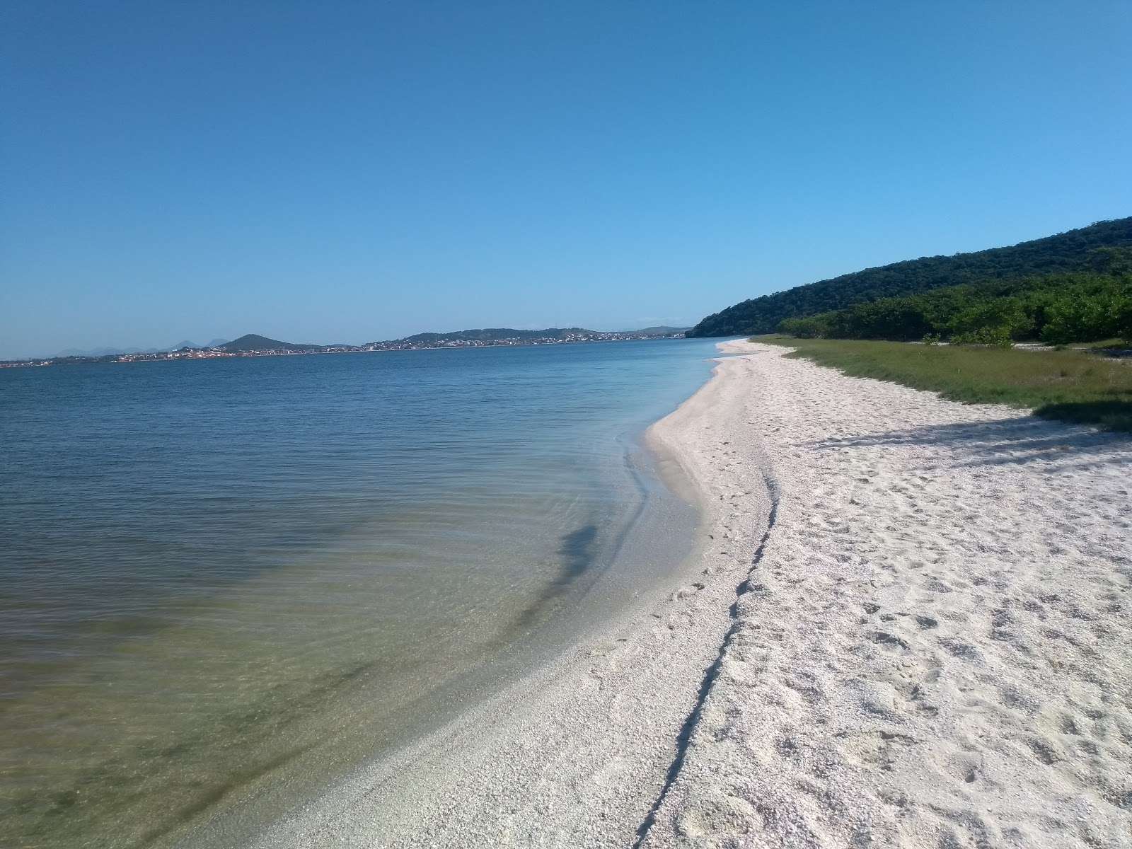 Foto de Ponta da Farinha con arena de conchas beige superficie