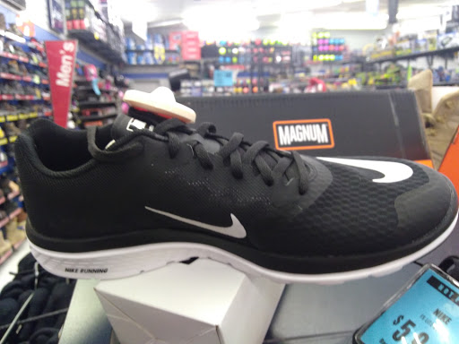 Sporting Goods Store «Big 5 Sporting Goods - Fresno», reviews and photos, 5488 N Blackstone Ave, Fresno, CA 93710, USA