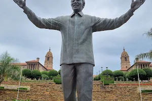 Nelson Mandela Statue image