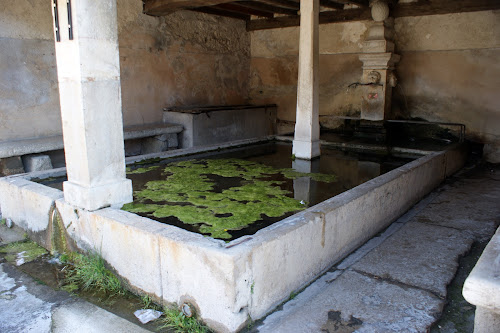 Fontaine-lavoir à Leyment