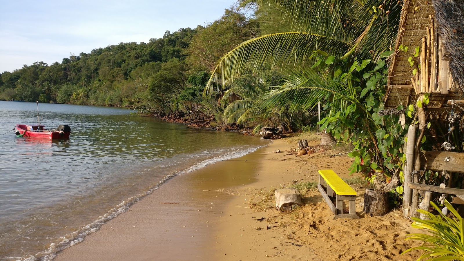 Φωτογραφία του Maruey beach με καθαρό νερό επιφάνεια