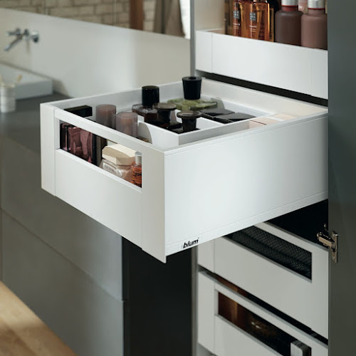 Kolumny 220A, 93-613 Łódź