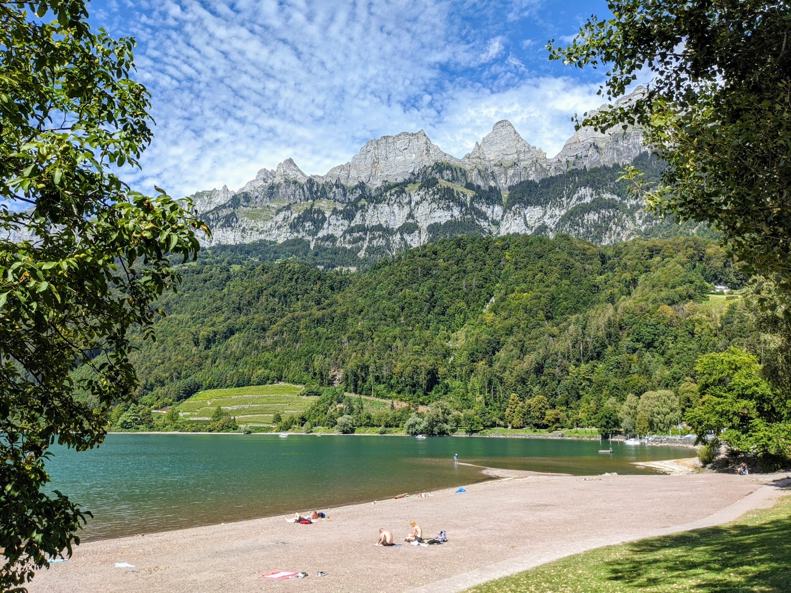 Strandbad Walenstadt的照片 带有碧绿色纯水表面