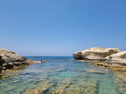 Fotografie cu Ektoras Beach înconjurat de munți