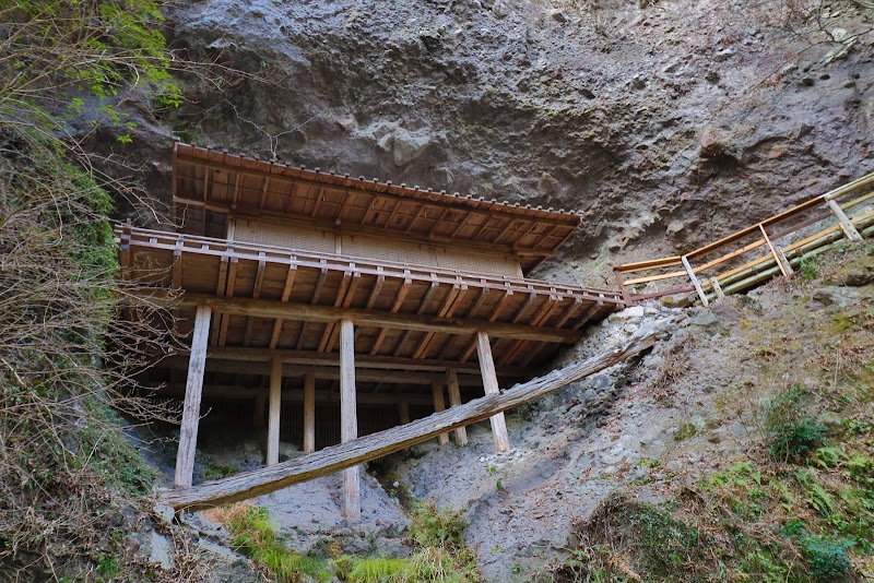 龍岩寺奥院礼堂（日本三大投入堂）