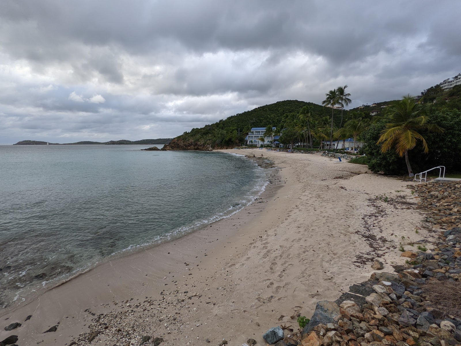 Foto de Limetree beach - lugar popular entre os apreciadores de relaxamento