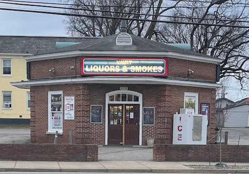 Liquor Store «Vault Liquor & Smokes», reviews and photos, 1270 Bardstown Rd, Louisville, KY 40204, USA