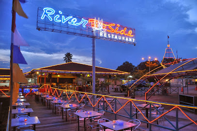 River Side Restaurant - Komplek Benteng Kuto Besar, Jl. Rumah Bari, 19 Ilir, Kec. Bukit Kecil, Kota Palembang, Sumatera Selatan 30113, Indonesia