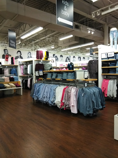 Clothing Store «Gap Outlet», reviews and photos, 8225 Vineland Ave, Orlando, FL 32821, USA