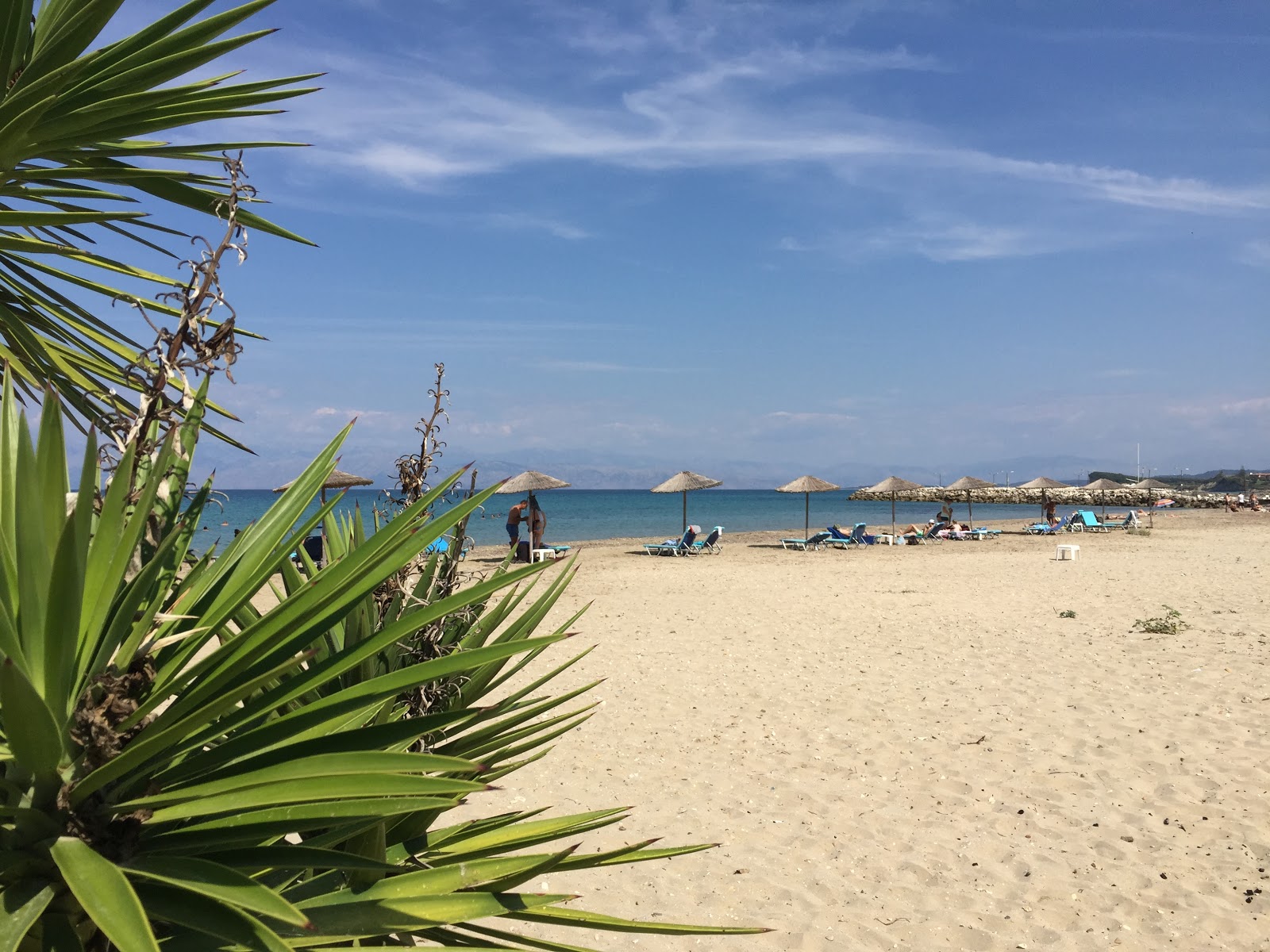 Foto van Astrakeri beach met bruin zand oppervlakte