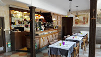 Atmosphère du Restaurant français Restaurant-pizzeria l'Estragon II à Chalamont - n°7
