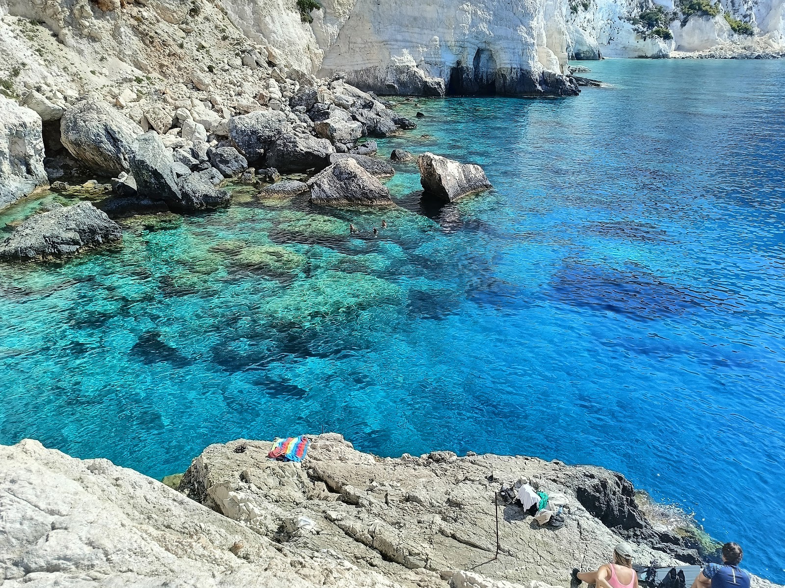 Photo de Plakaki Beach zone sauvage