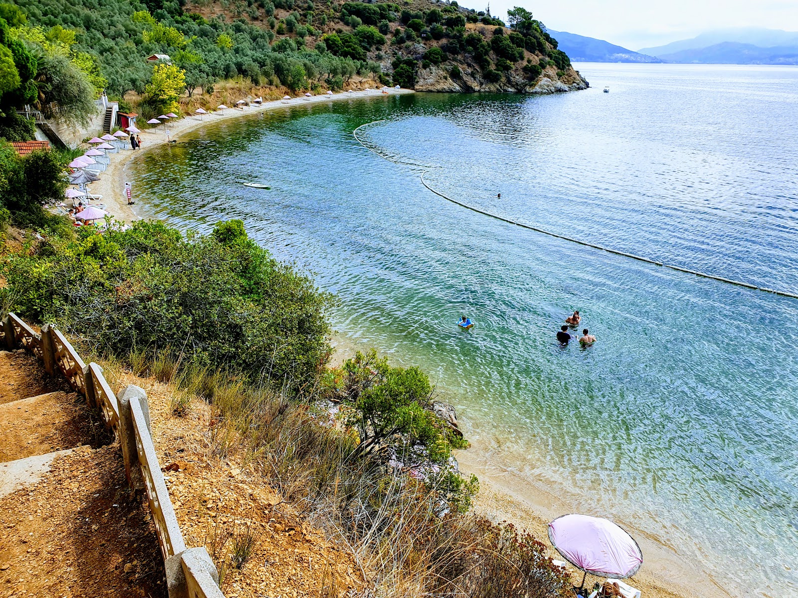 Foto von Villa Haziran beach befindet sich in natürlicher umgebung