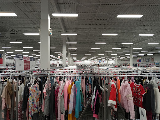 Clothing Store «Burlington Coat Factory», reviews and photos, 1300 N Larkin Ave, Joliet, IL 60435, USA