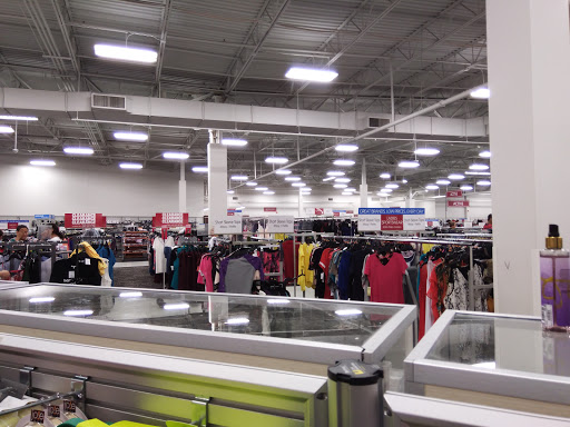 Shopping Mall «Great Lakes Crossing Outlets», reviews and photos, 4000 Baldwin Rd, Auburn Hills, MI 48326, USA