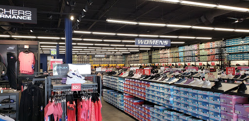 Shopping Mall «Townline Square Shopping Center», reviews and photos, 533 S Broad St, Meriden, CT 06450, USA