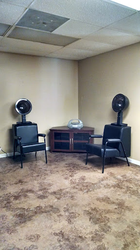 Hair Salon «Hair Madness Family Hair Care», reviews and photos, 118 Cleveland Ave W, Warren, OH 44483, USA