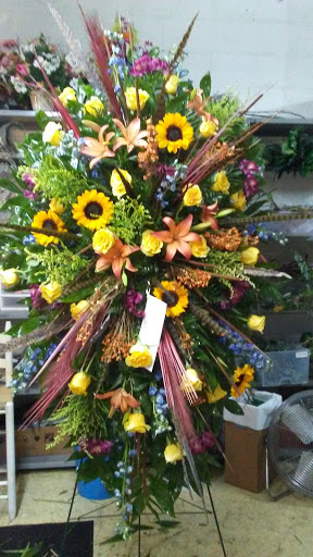 Florist «Camden Florist», reviews and photos, 212 W Main St, Camden, TN 38320, USA