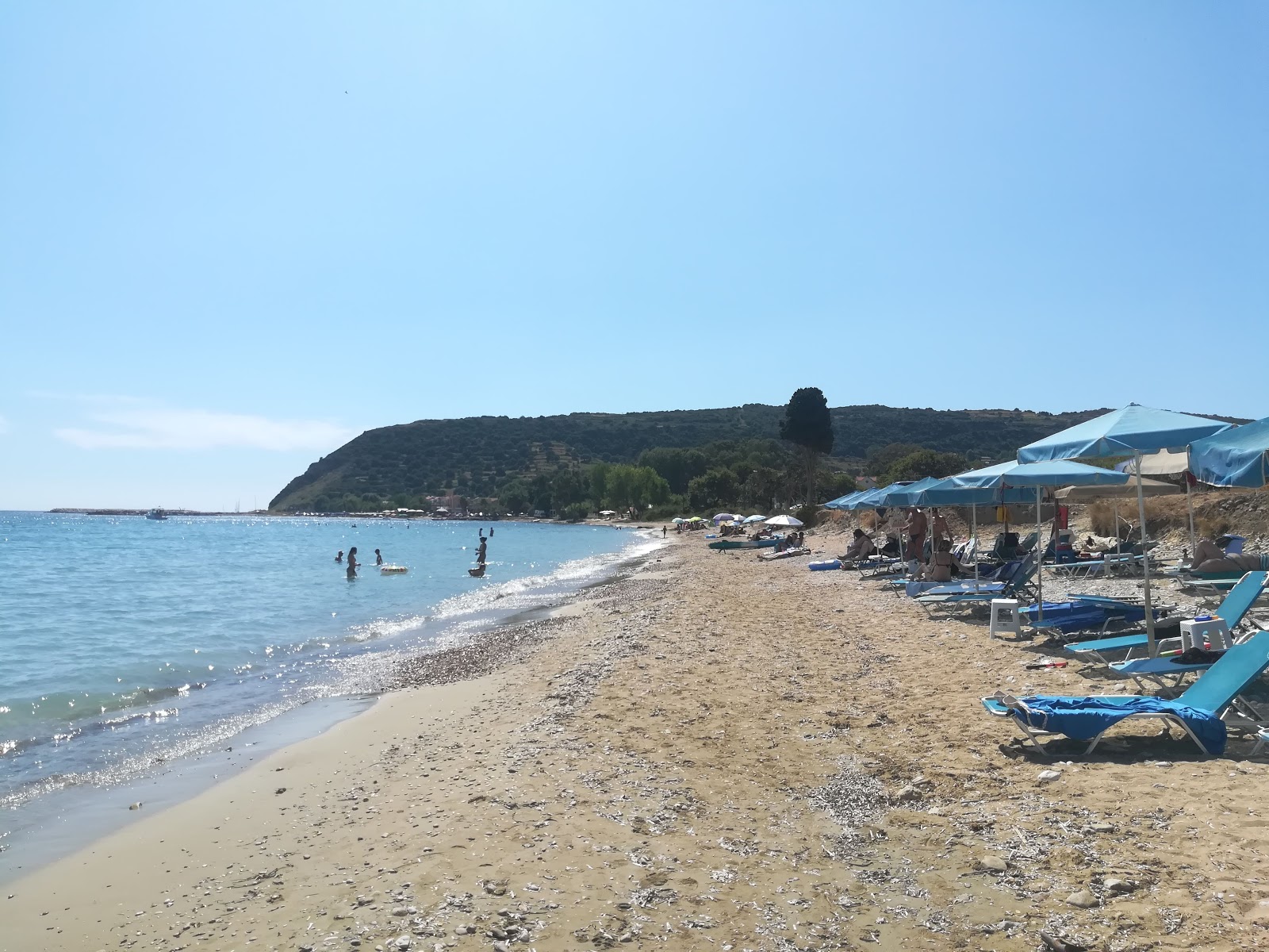 Photo de Paralia Agia Varvara - endroit populaire parmi les connaisseurs de la détente