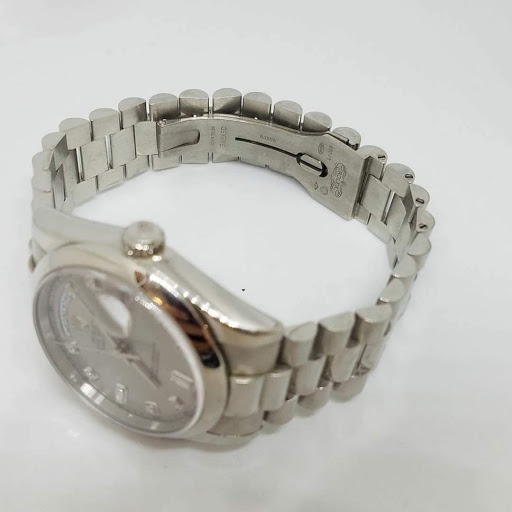 Jewelry Store «Saatchi Jewelry», reviews and photos, 4545 Austin Blvd, Island Park, NY 11558, USA