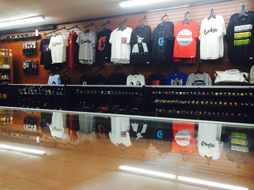 Tobacco Shop «In The Cut Smoke Shop», reviews and photos, 1424 N 32nd St, Phoenix, AZ 85008, USA